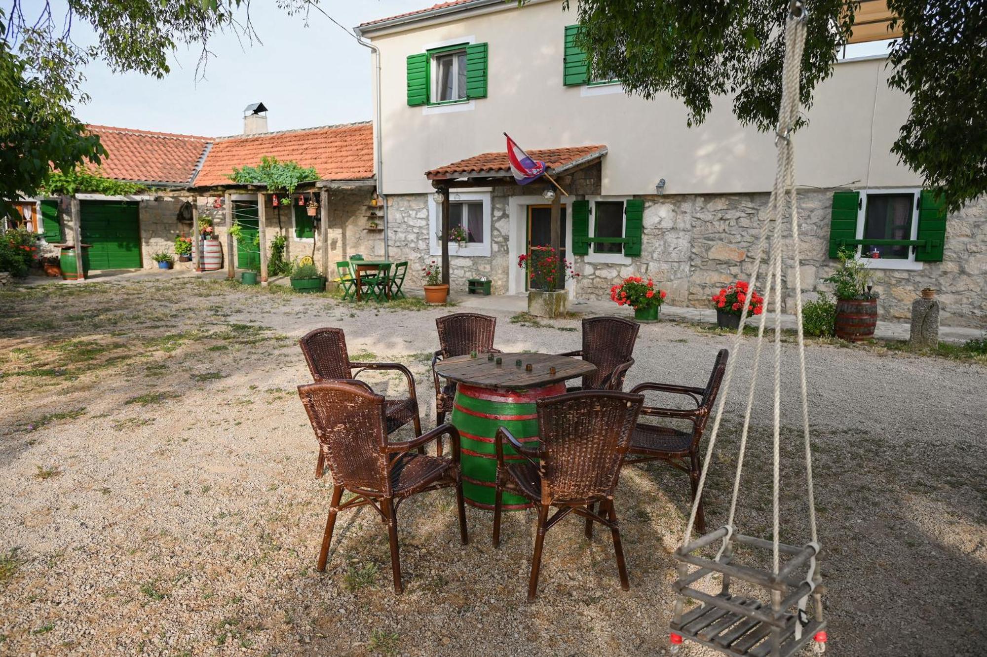 Marcelovi Dvori Bed and Breakfast Pirovac Eksteriør billede